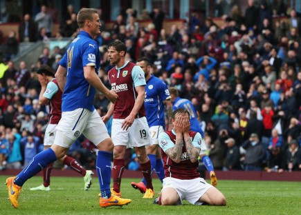 Ekspresi Taylor saat gagal mengeksekusi penalti. (via: reuters)