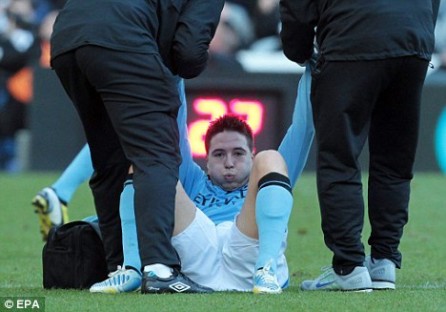 Nasri rentan mengalami cedera,, di mana ini bisa berpengaruh besar pada skuat City. (via: dailymail.co.uk)