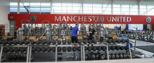 Fasilitas latihan fisik dan kebugaran di Aon Training Complex, Carrington, milik Manchester United (sumber: Twitter @ManUtd)