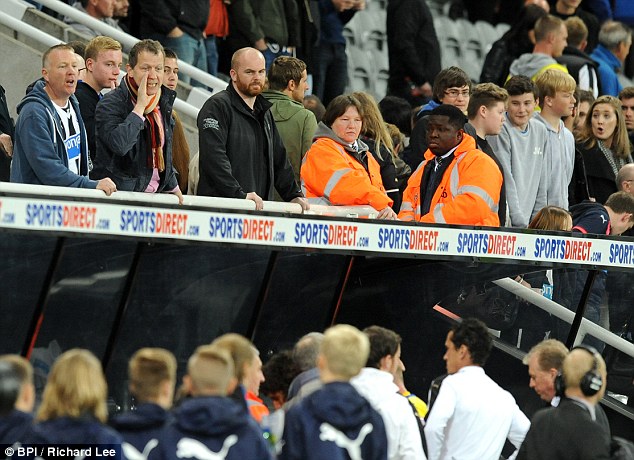 2CB0CBF200000578-0-Newcastle_supporters_turned_on_Steve_McClaren_bottom_right_after-a-58_1443096819974