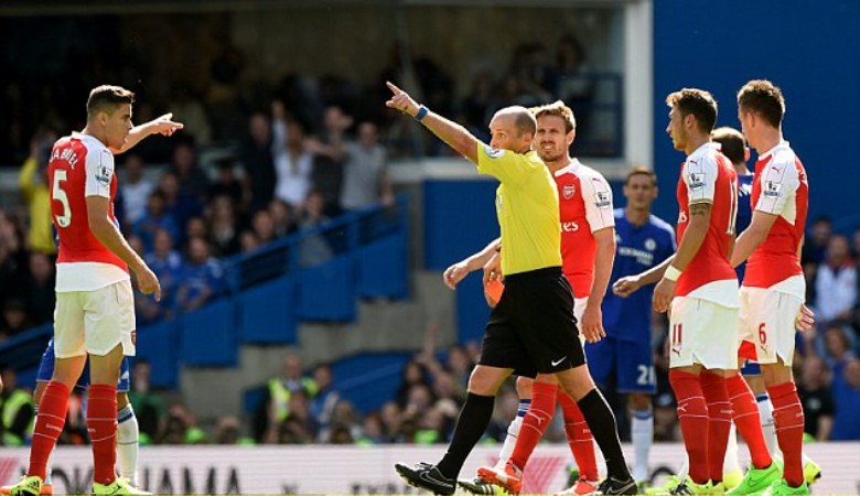Persepsi Tentang Mike Dean Sebagai Wasit Pendukung Tottenham Hotspur