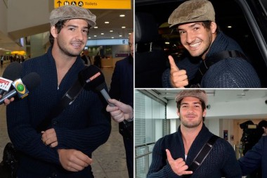 Pato saat tiba di bandara Harrow, London (via: dispute.press)