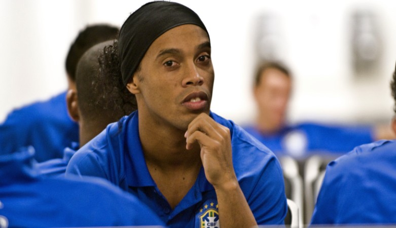 Mendapat Komentar Rasis, Apa Reaksi Ronaldinho?