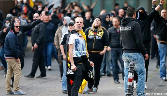 Hooligan Neo-Nazi dan Anti-Salafi
