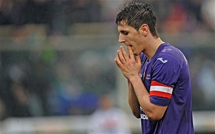 Jovetic saat menjadi kapten Fiorentina. (via: footballers.info)
