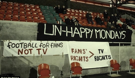 Fans FC United of Manchester Protes FA dan Stasiun Televisi