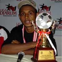 Christian Warobay, pemain terbaik Liga Indonesia 2005