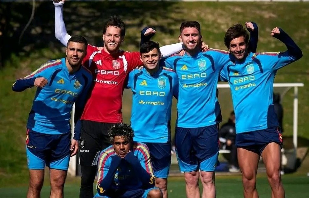 Rodri latihan Spanyol tim